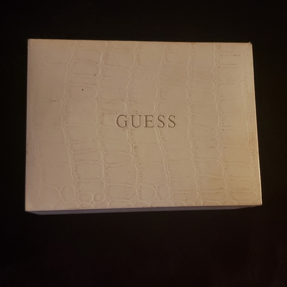 Guess Watch interchangeable bands - Picture 6 of 6